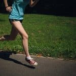 公園でジョギングする女性20のサムネイル画像