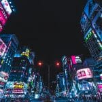 夜のサイバーパンク歓楽街（東京都新宿区）